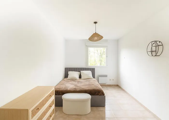 Apartment Avec Balcon Parking Centre