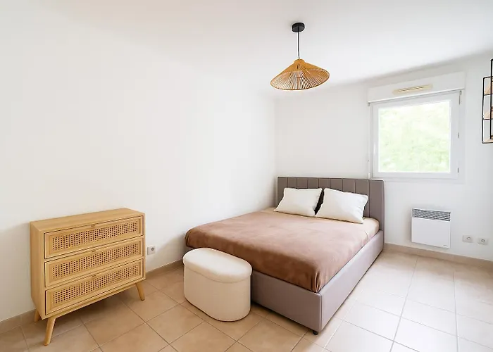 Apartment Avec Balcon Parking Centre